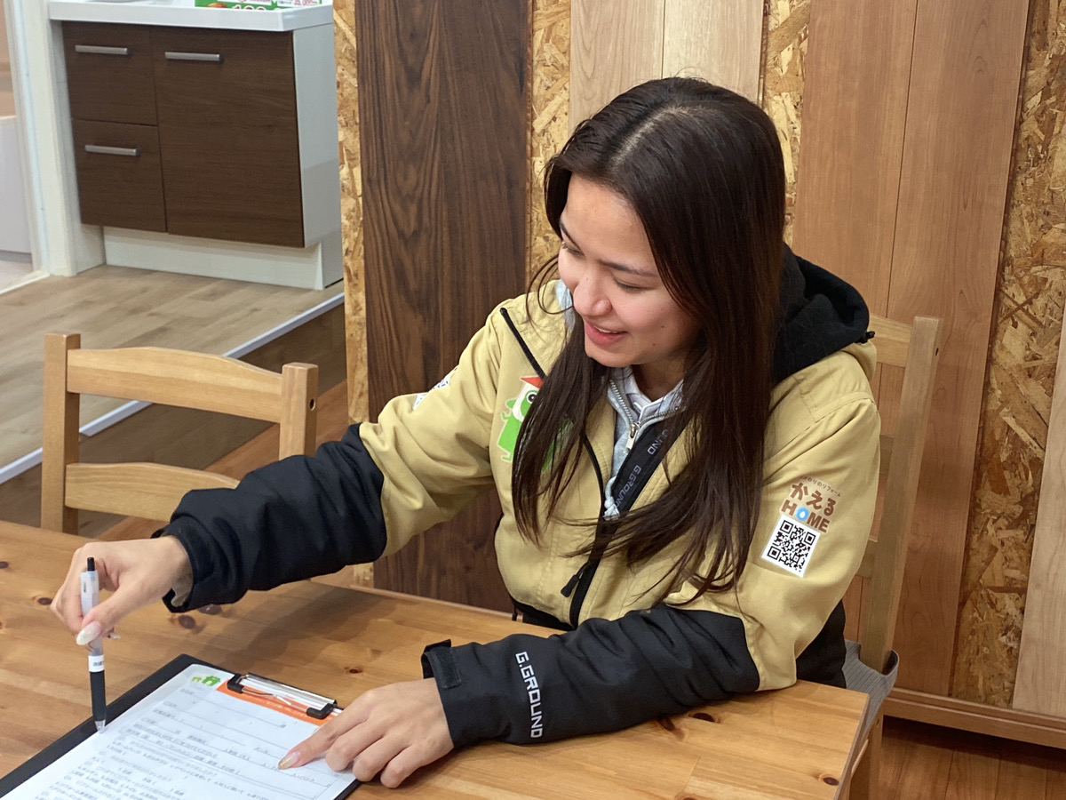 かえるHOME　ご来店したお客様のご用件を伺うスタッフ 正社員！